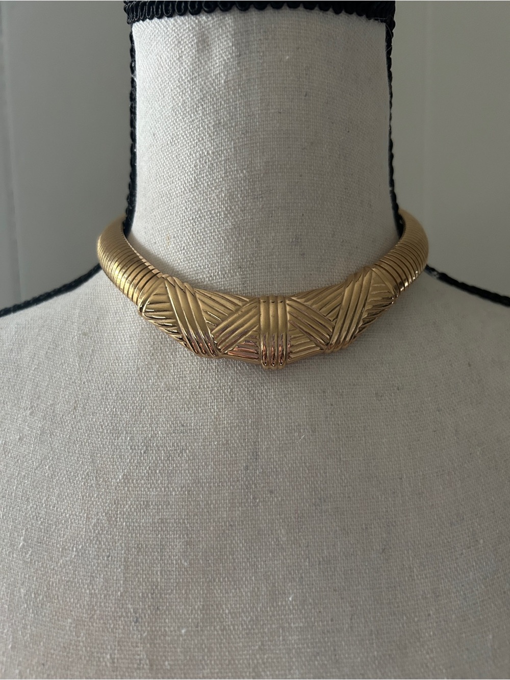 Vintage Gallery Originals "Alexandria" Gold Tone Tubogas Omega Collar Necklace